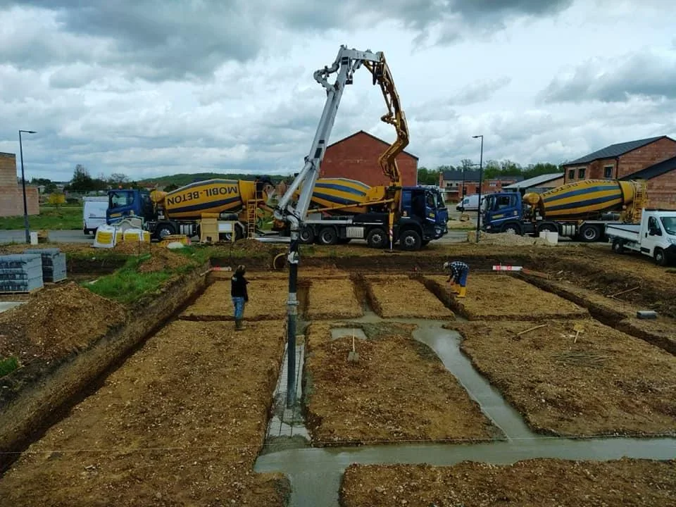 Terrassement et fondations béton - Préparation chantier professionnel